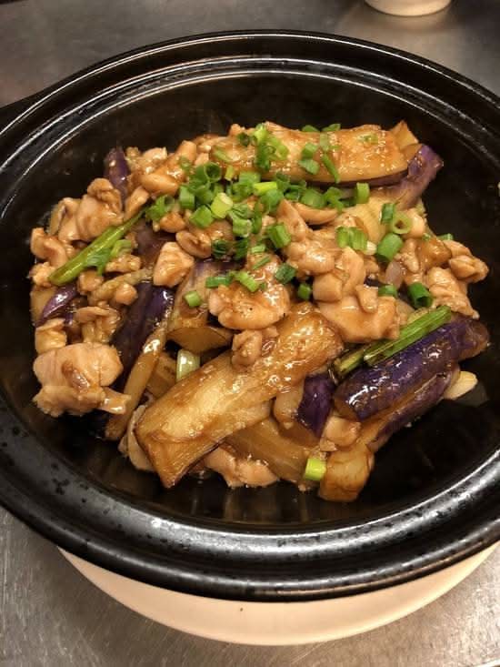 Salted Fish and Chicken with Eggplant Hotpot 惹味鹹魚雞粒茄子煲